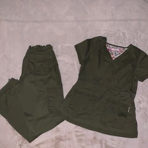 Ok scrubs set in olive